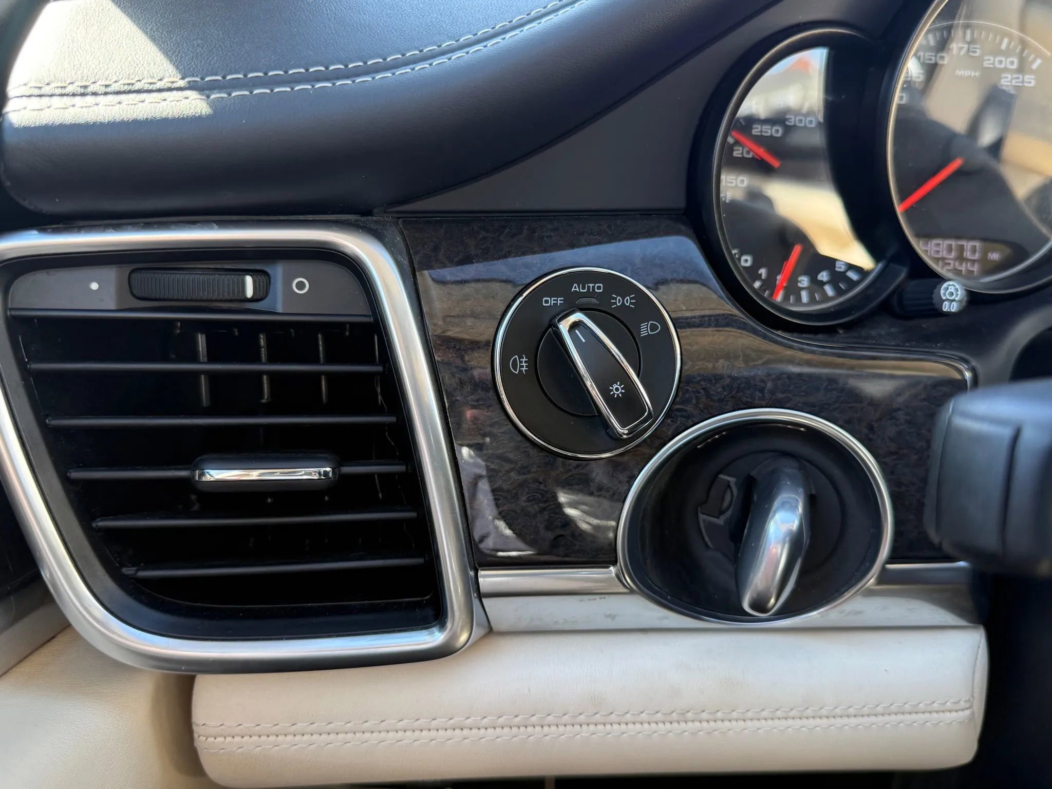 Used 2016 Porsche Panamera Turbo image 40