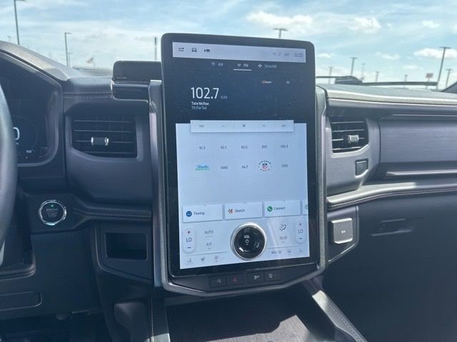 Used 2022 Ford Expedition Platinum image 11