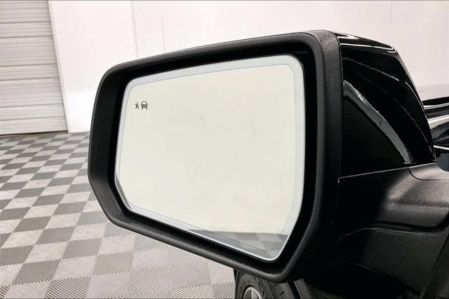 Used 2023 Chevrolet Traverse High Country FWD image 32