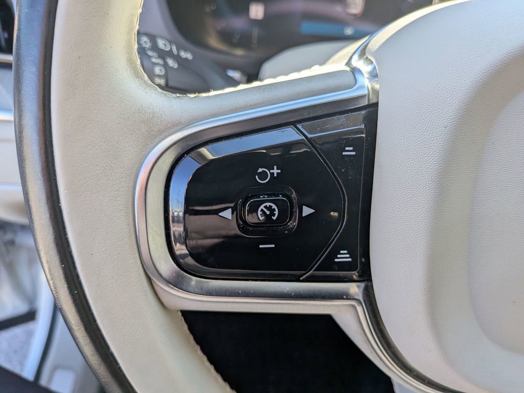 Used 2023 Volvo XC60 B6 Ultimate w/ Climate Package image 17