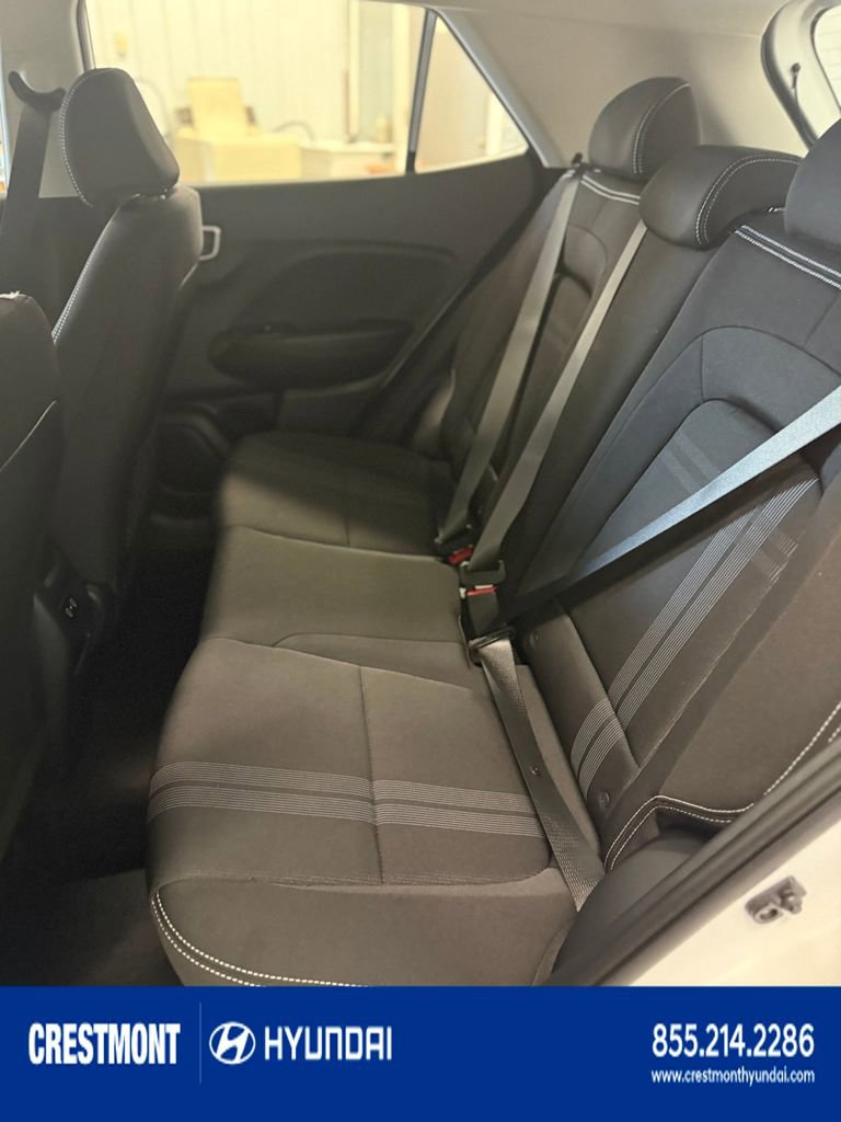 Used 2026 Hyundai Venue SEL FWD image 6