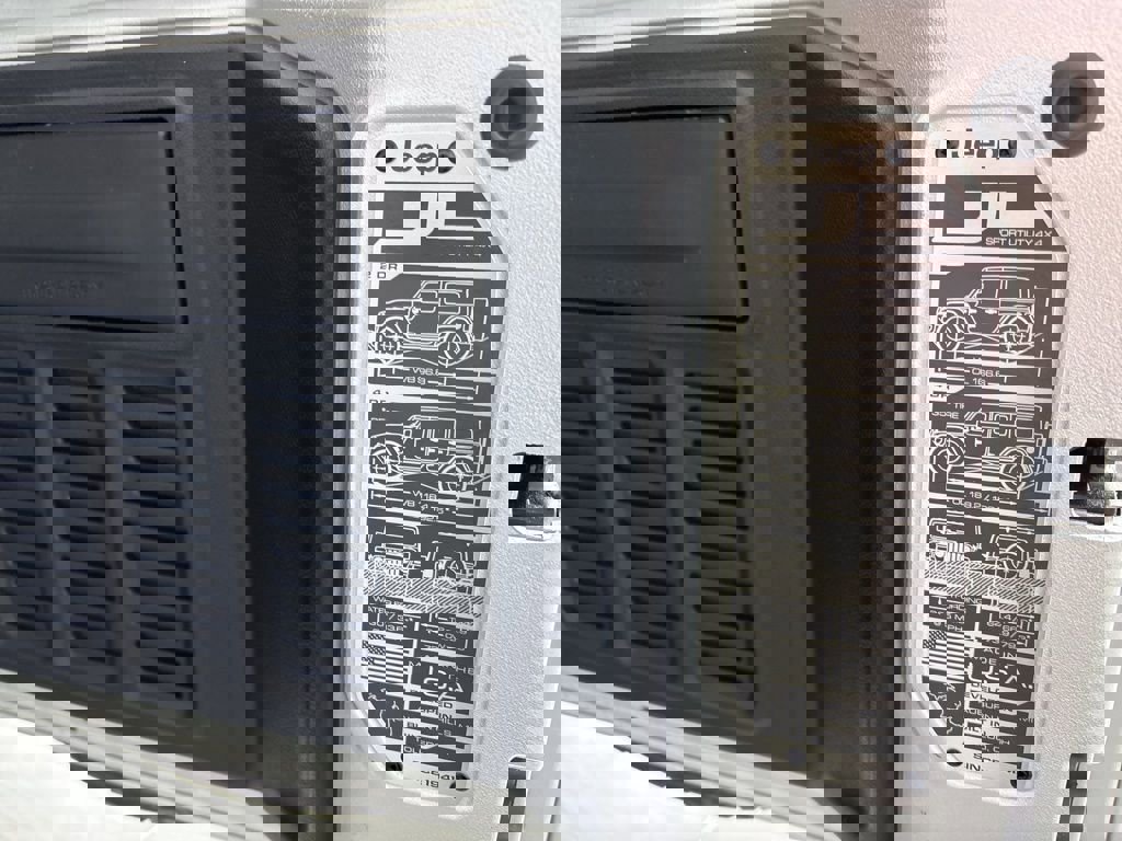 Used 2022 Jeep Wrangler Unlimited Sahara w/ LED Lighting Group image 18