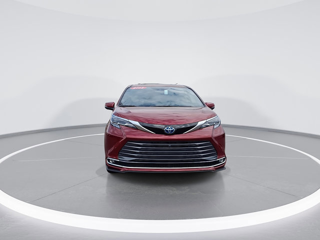 Used 2025 Toyota Sienna Platinum image 3