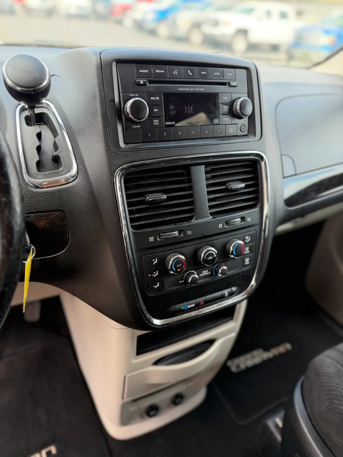 Used 2013 Dodge Grand Caravan SE FWD image 10