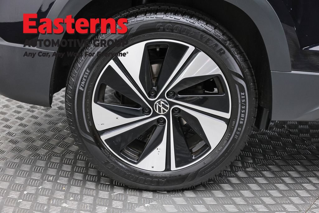 Used 2025 Volkswagen Taos SE AWD/4WD image 29