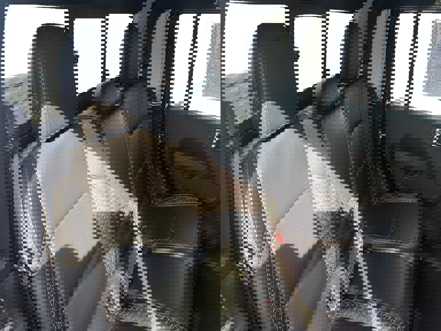 Used 2023 Jeep Gladiator Overland image 18