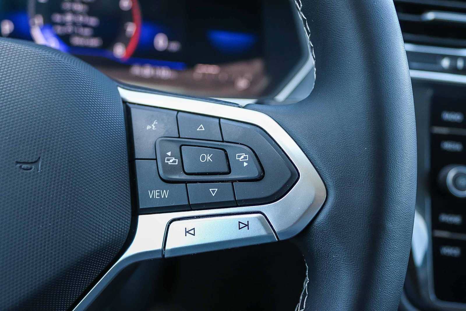 Certified 2022 Volkswagen Tiguan SE FWD image 22