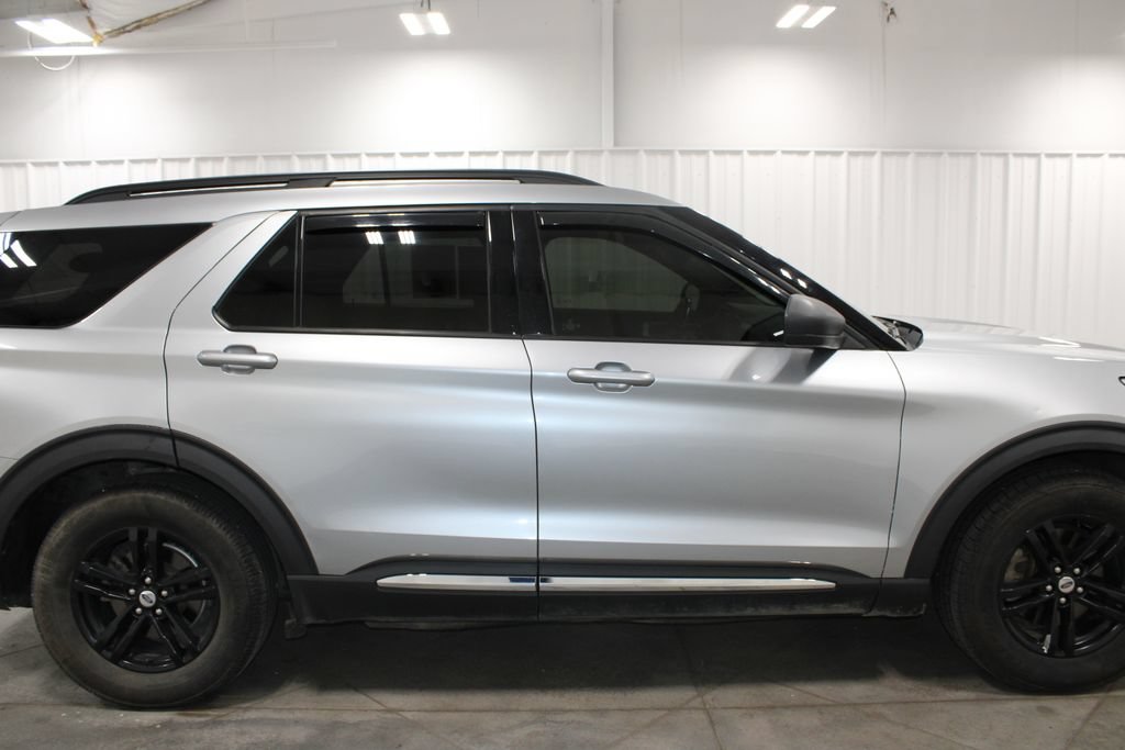 Used 2020 Ford Explorer XLT w/ Comfort Package RWD image 11