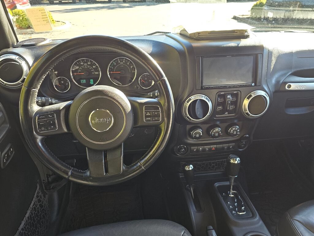 Used 2015 Jeep Wrangler Unlimited Rubicon AWD/4WD image 9