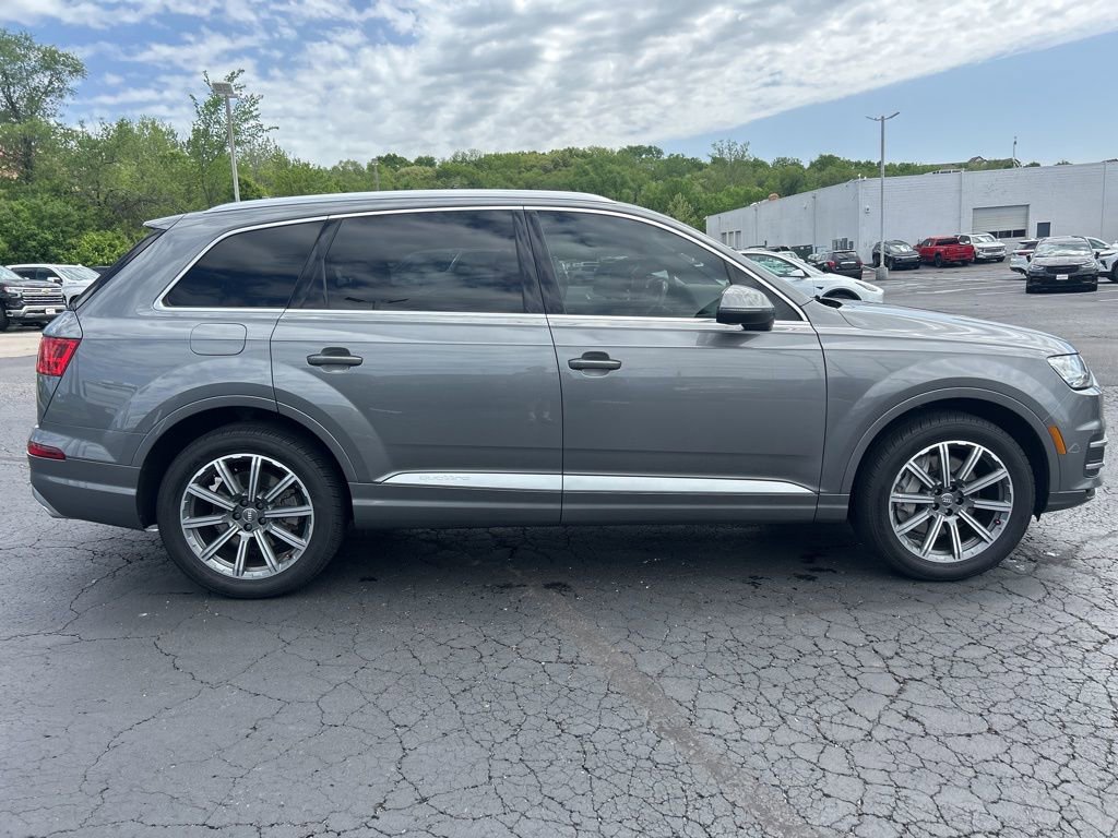 Used 2017 Audi Q7 3.0T Prestige AWD/4WD image 4