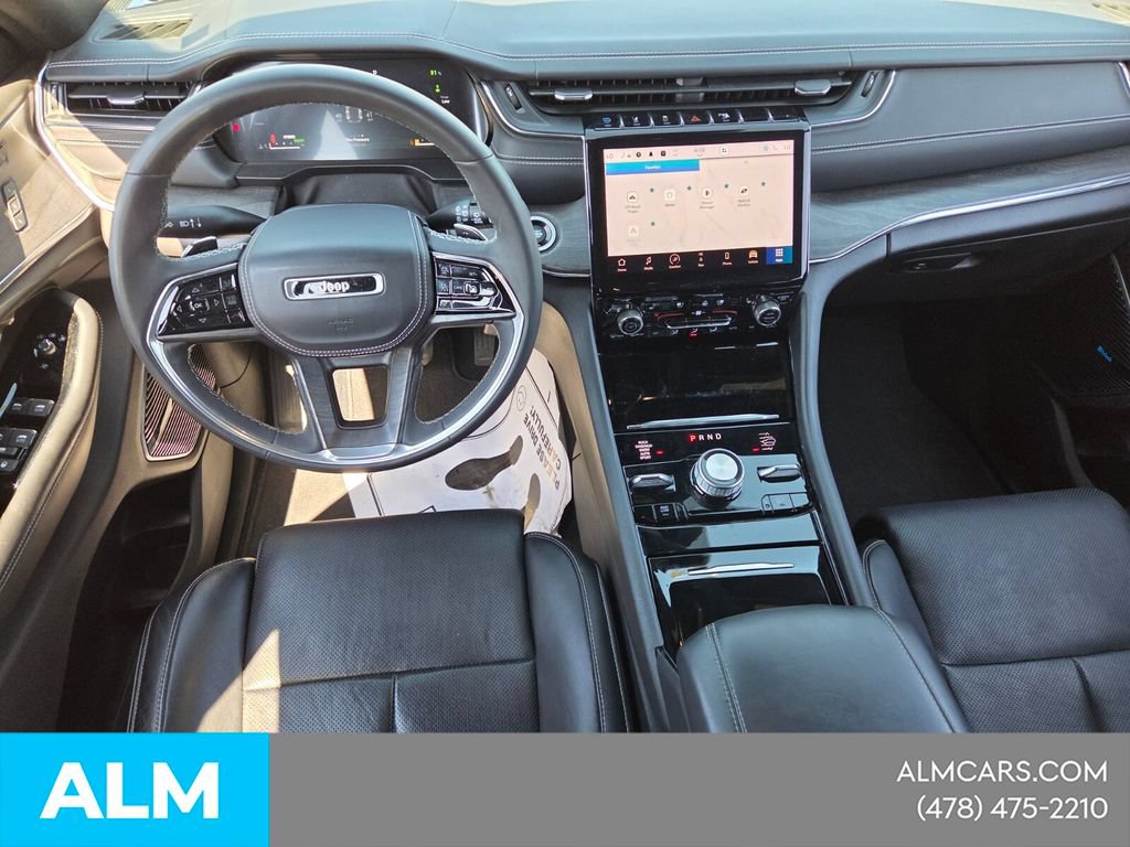 Used 2023 Jeep Grand Cherokee Overland w/ Luxury Tech Group IV AWD/4WD image 11