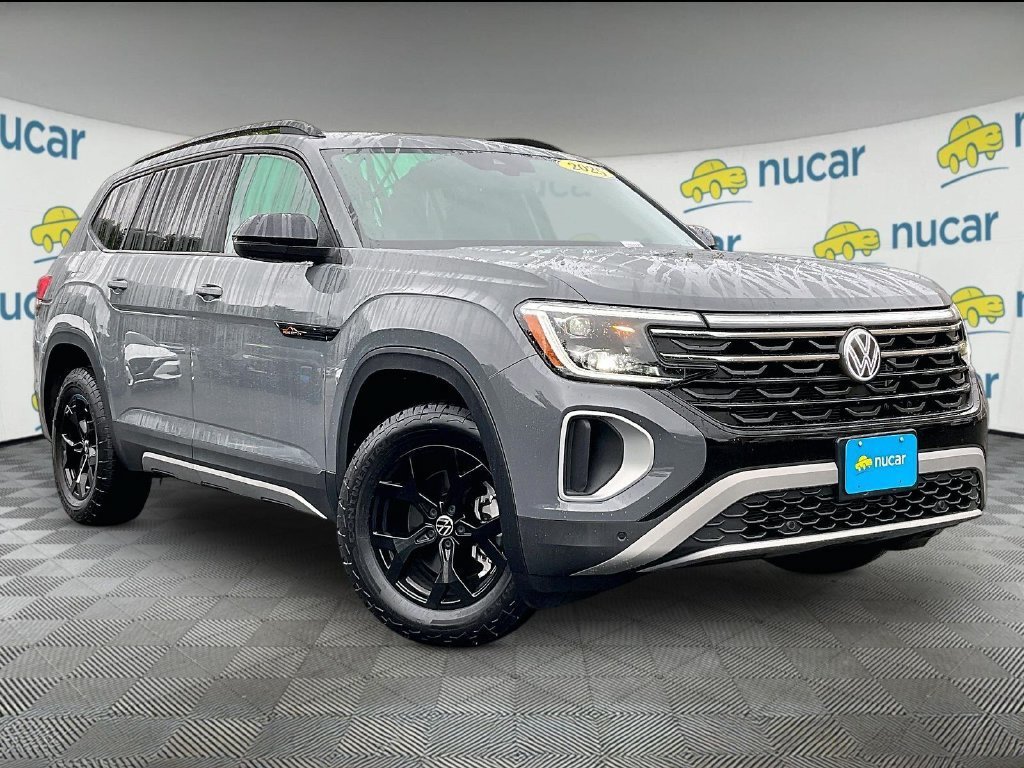Used 2025 Volkswagen Atlas Peak Edition SE AWD/4WD image 1