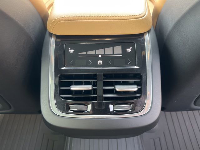 Certified 2023 Volvo XC60 B6 Ultimate w/ Protection Package Premier image 22