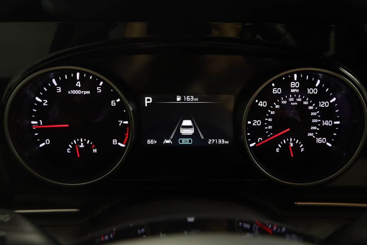 Used 2024 Kia Carnival EX FWD image 20