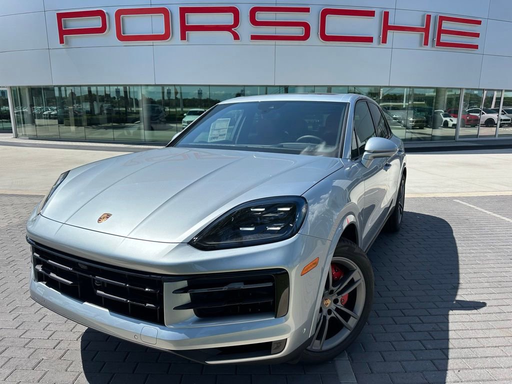 Used 2025 Porsche Cayenne S image 1