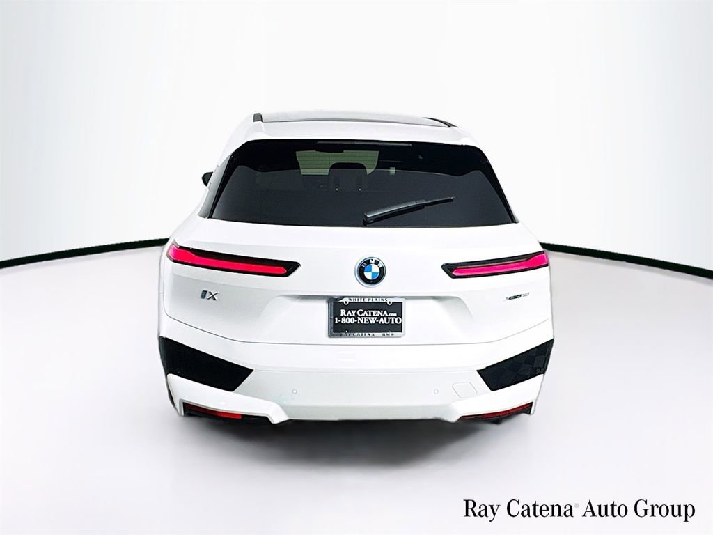Used 2024 BMW iX xDrive50 w/ Sport Package image 27