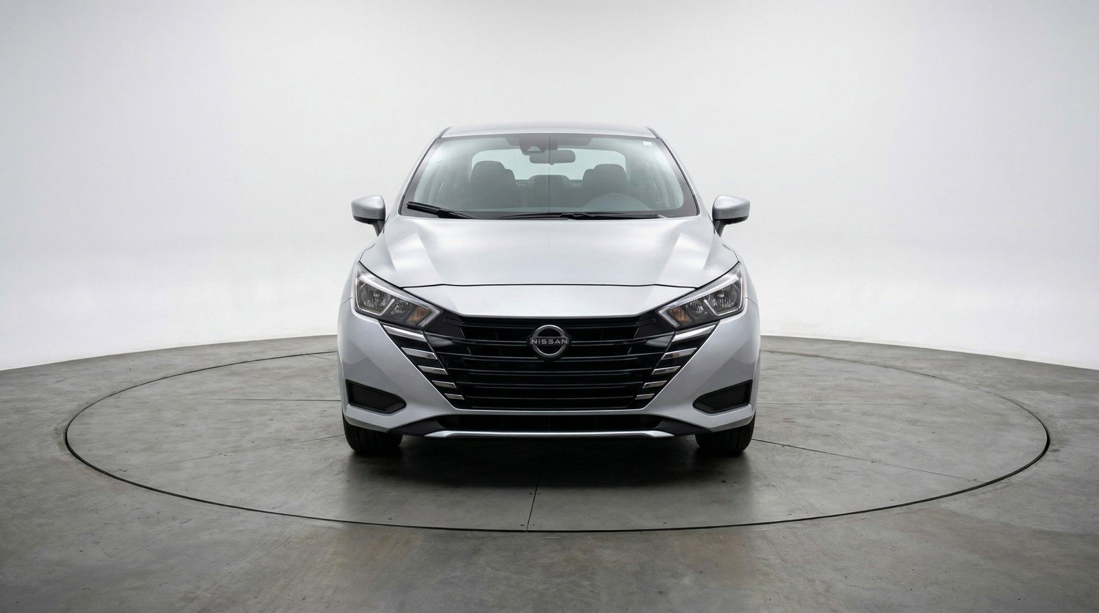 Used 2025 Nissan Versa SV image 2
