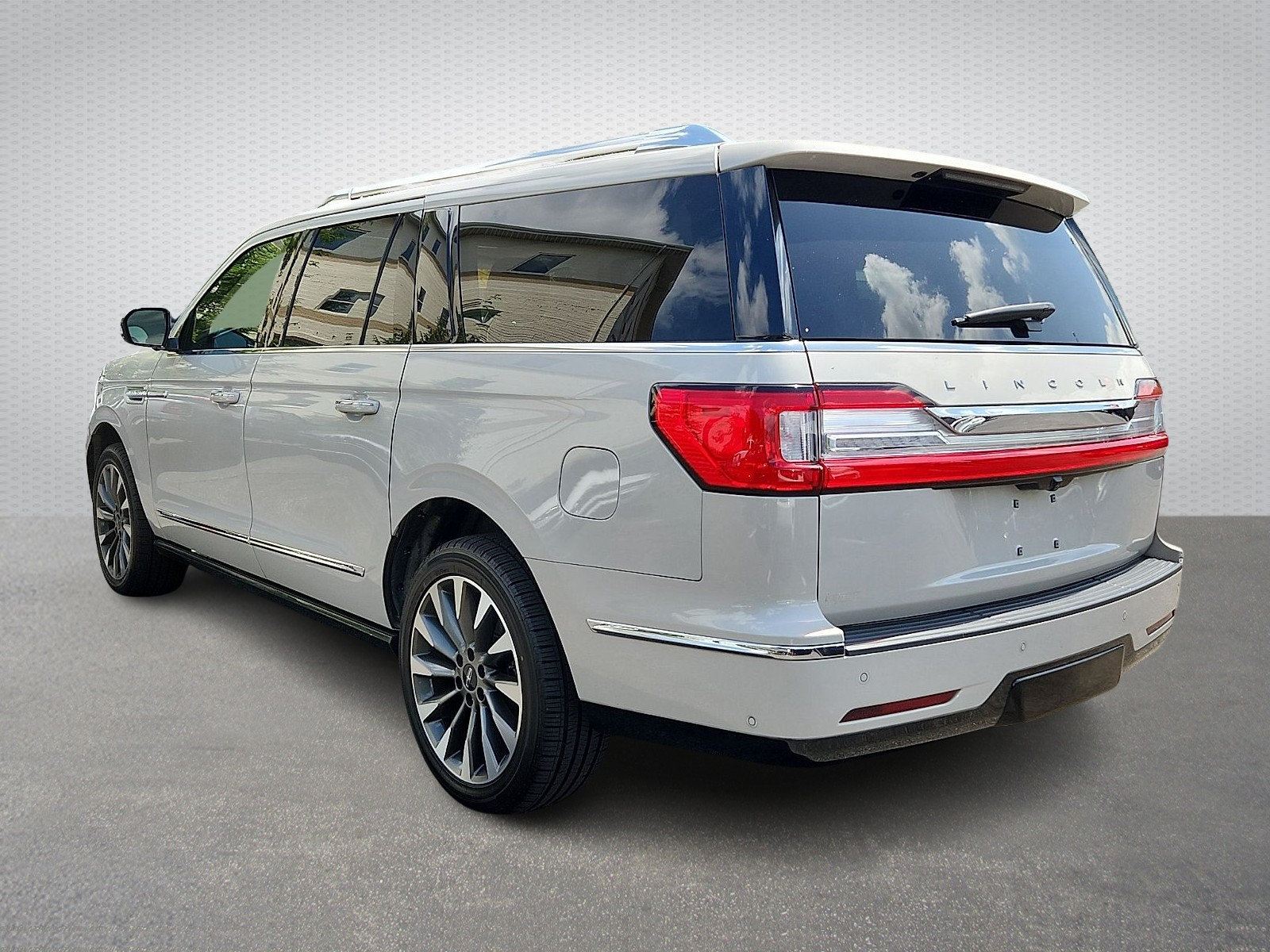 Used 2021 Lincoln Navigator L Reserve w/ Luxury Package AWD/4WD image 4
