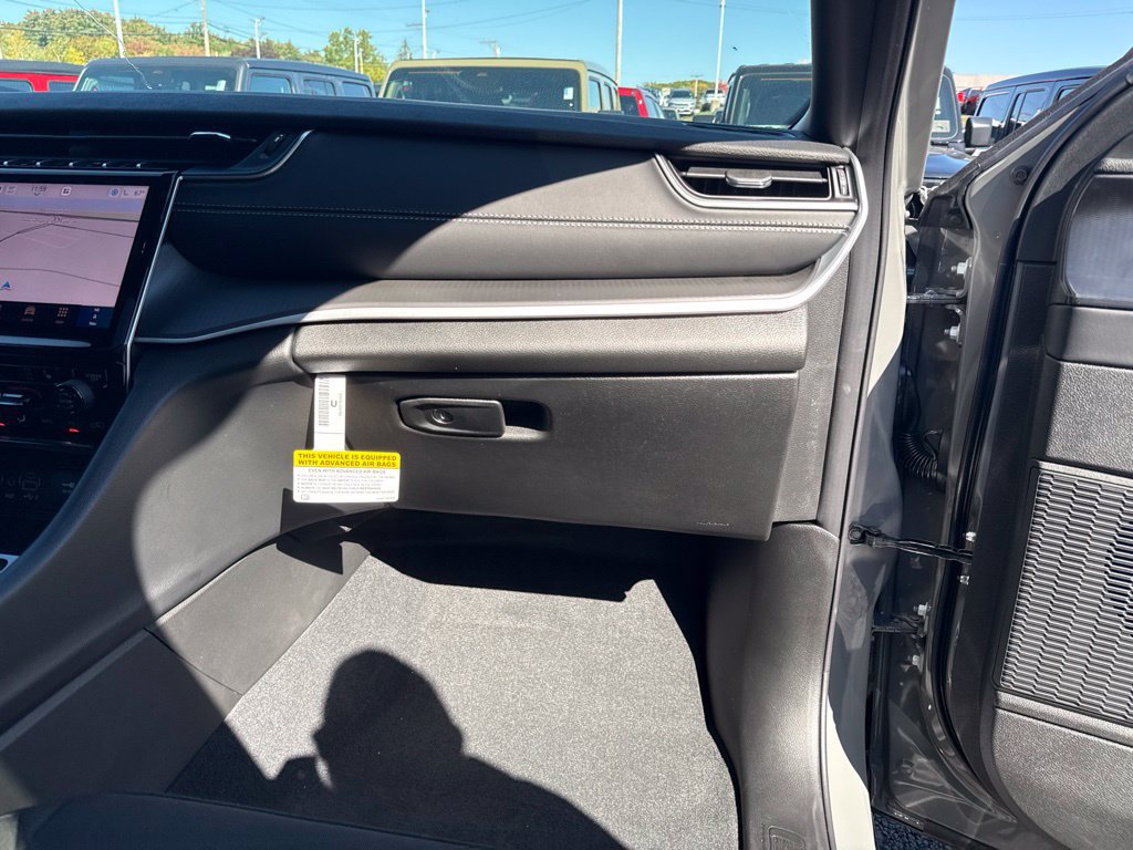 New 2027 Jeep Grand Cherokee Laredo X AWD/4WD image 27