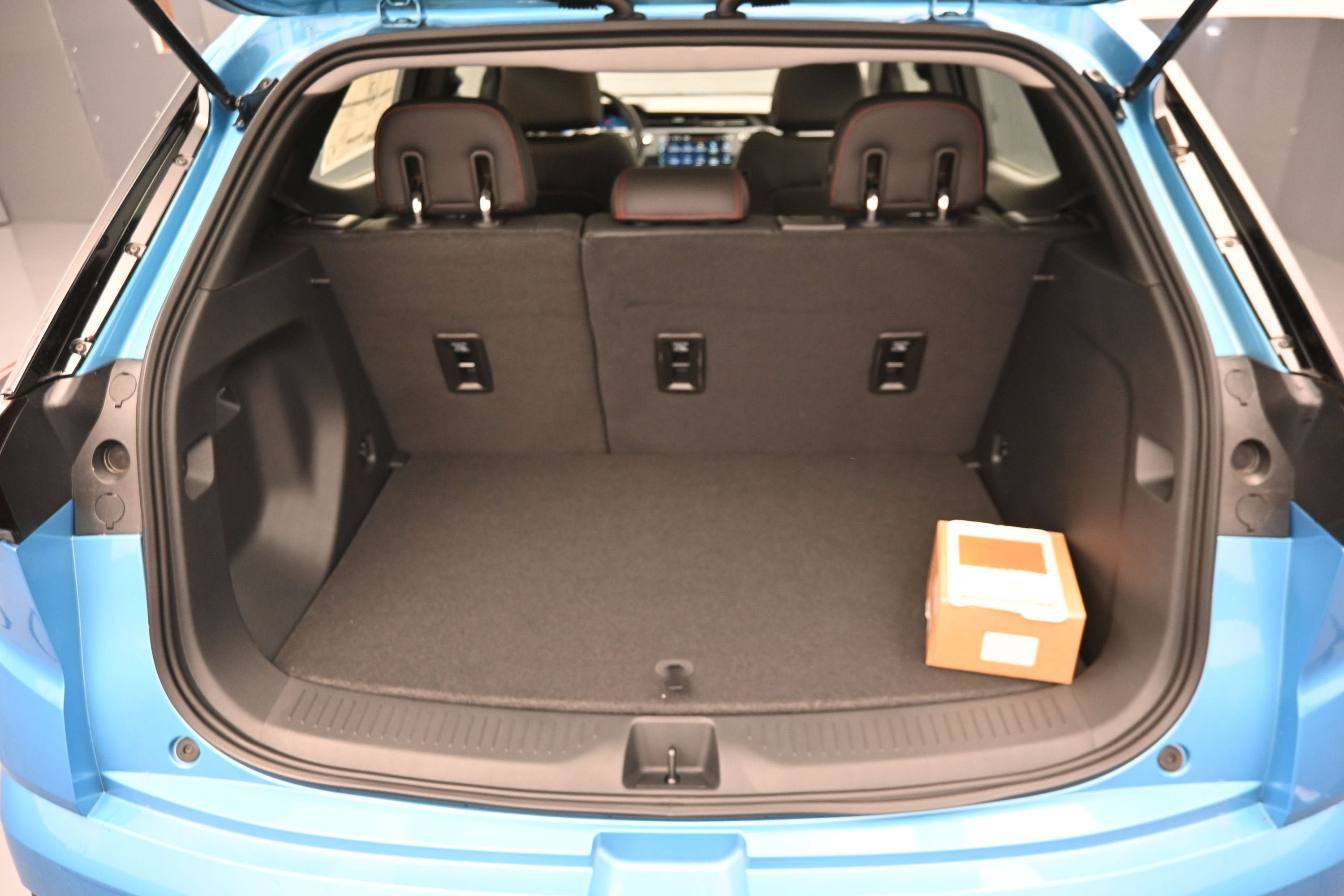 New 2027 Chevrolet Bolt RS w/ Technology Package FWD image 27