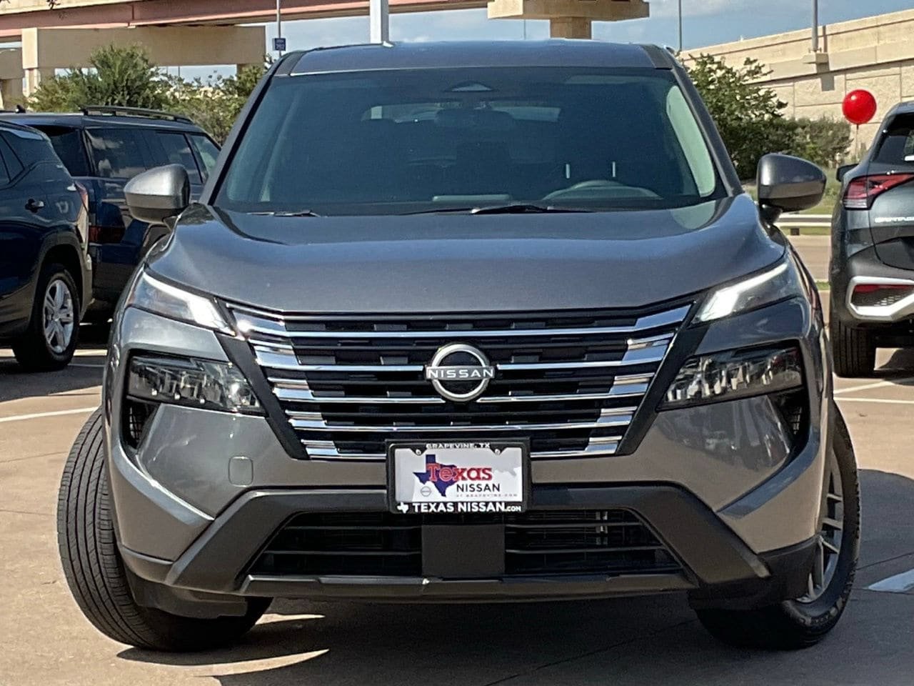 Used 2026 Nissan Rogue SV AWD/4WD image 2