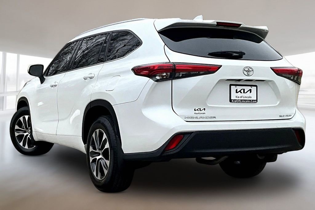 Used 2022 Toyota Highlander XLE image 4