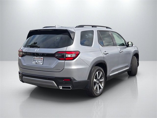 Used 2023 Honda Pilot Touring image 4