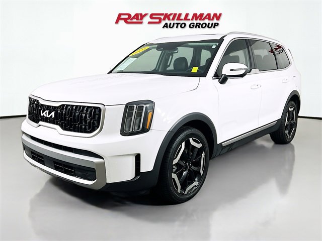 Used 2023 Kia Telluride EX w/ EX Captain's Chair Package image 3