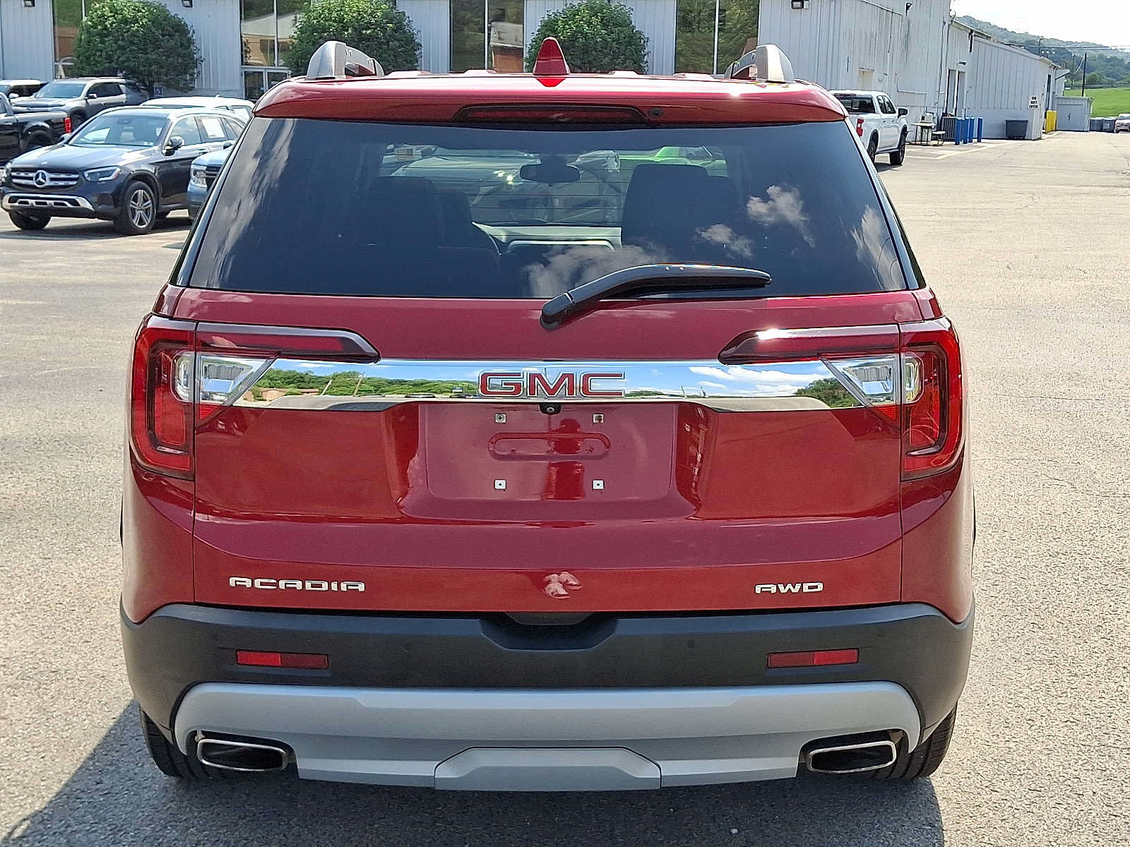 Used 2023 GMC Acadia SLE w/ Driver Convenience Package AWD/4WD image 5
