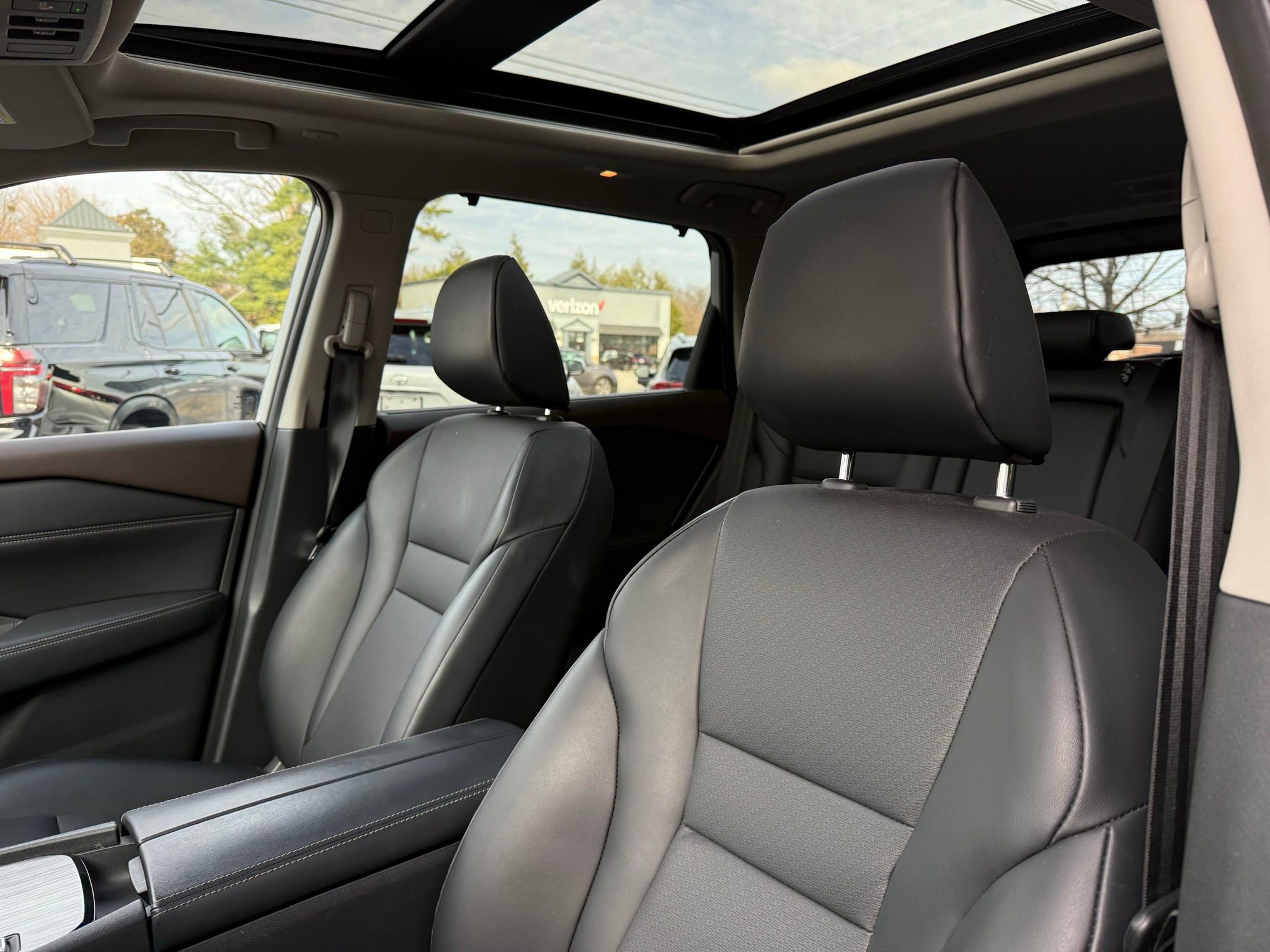 Used 2023 Nissan Rogue SV w/ SV Premium B Package image 44