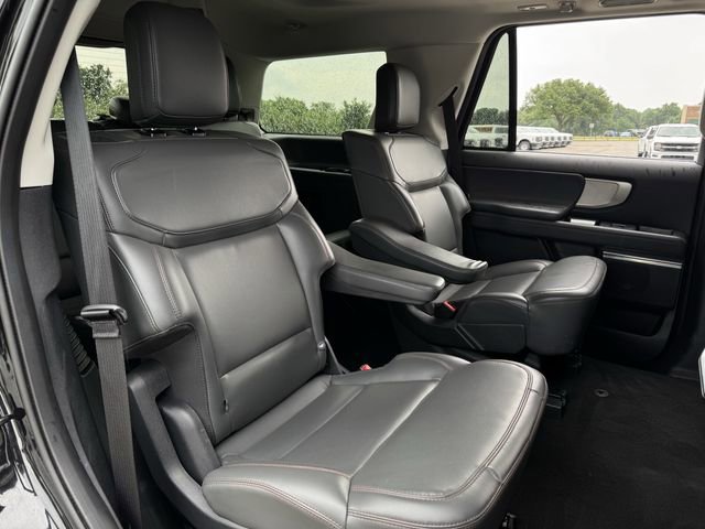 Used 2025 Ford Expedition Active AWD/4WD image 28