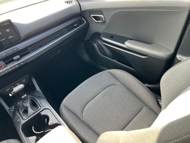 Used 2025 Kia K4 LXS image 11
