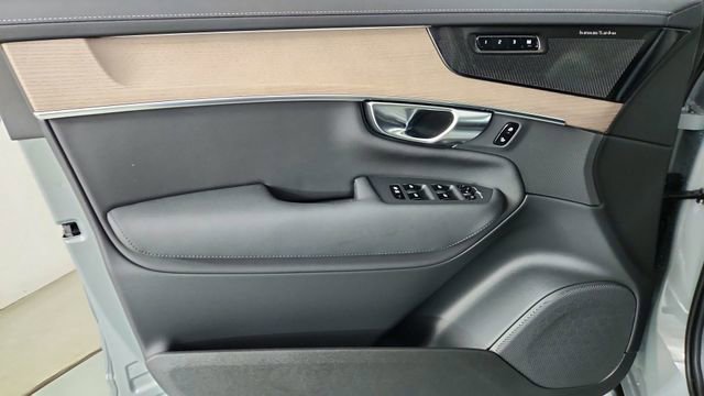 New 2026 Volvo XC90 B6 Plus w/ Protection Package Premier AWD/4WD image 9