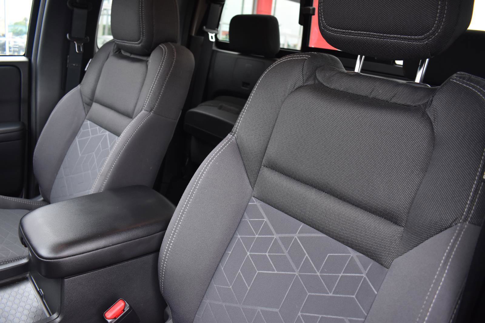 Used 2025 Nissan Frontier SV image 26