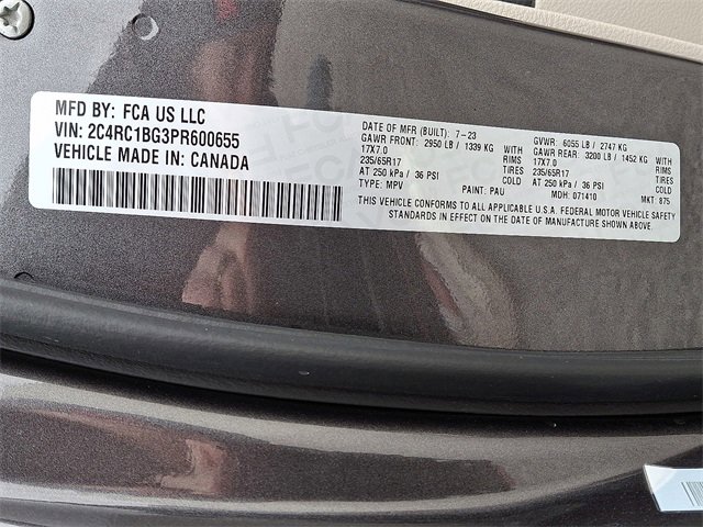 Used 2023 Chrysler Pacifica Touring-L image 27