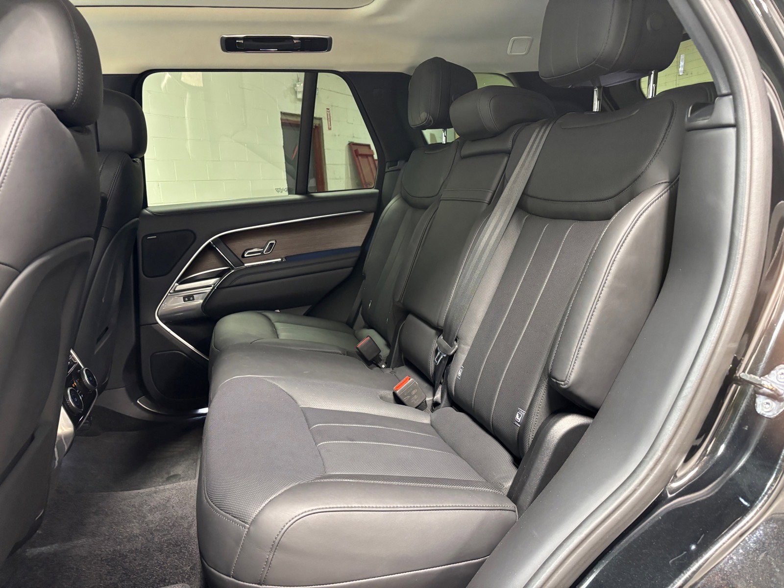 Used 2023 Land Rover Range Rover SE image 27