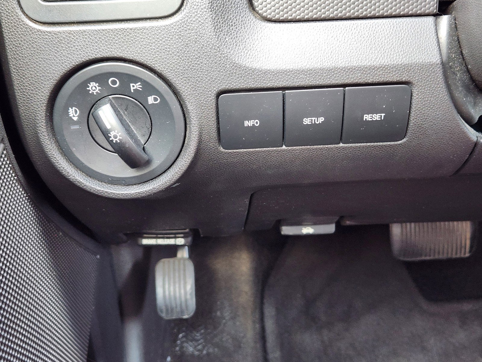 Used 2010 Ford Escape XLT image 17