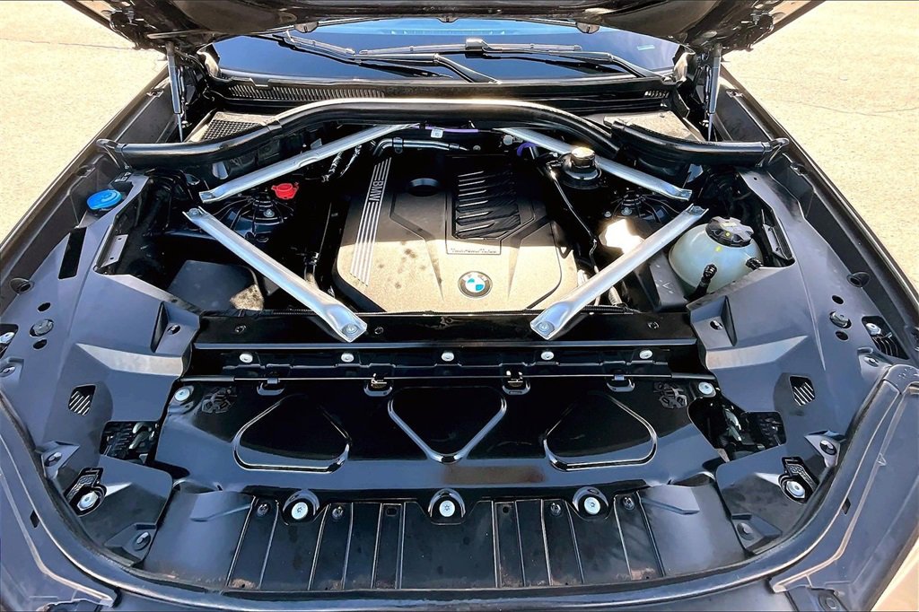 Used 2022 BMW X6 xDrive40i w/ M Sport Package image 9