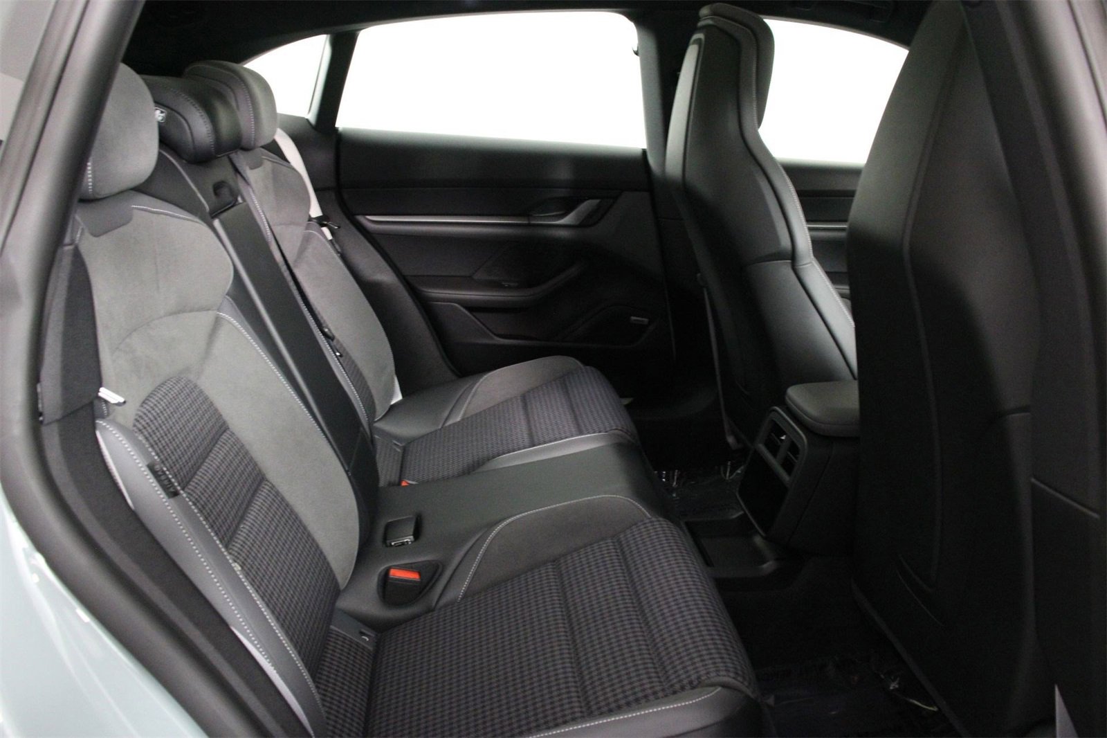 Used 2025 Porsche Taycan 4 Cross Turismo image 30