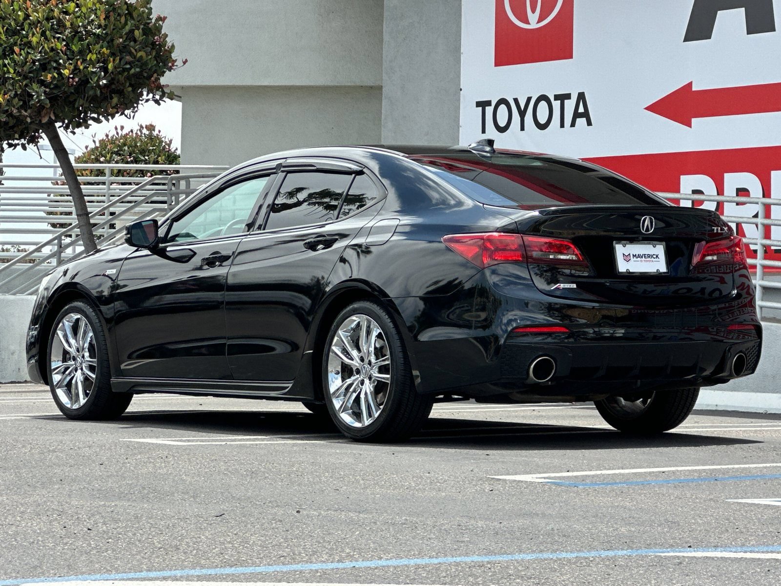Used 2018 Acura TLX V6 w/ Technology & A-SPEC Pkg FWD image 3