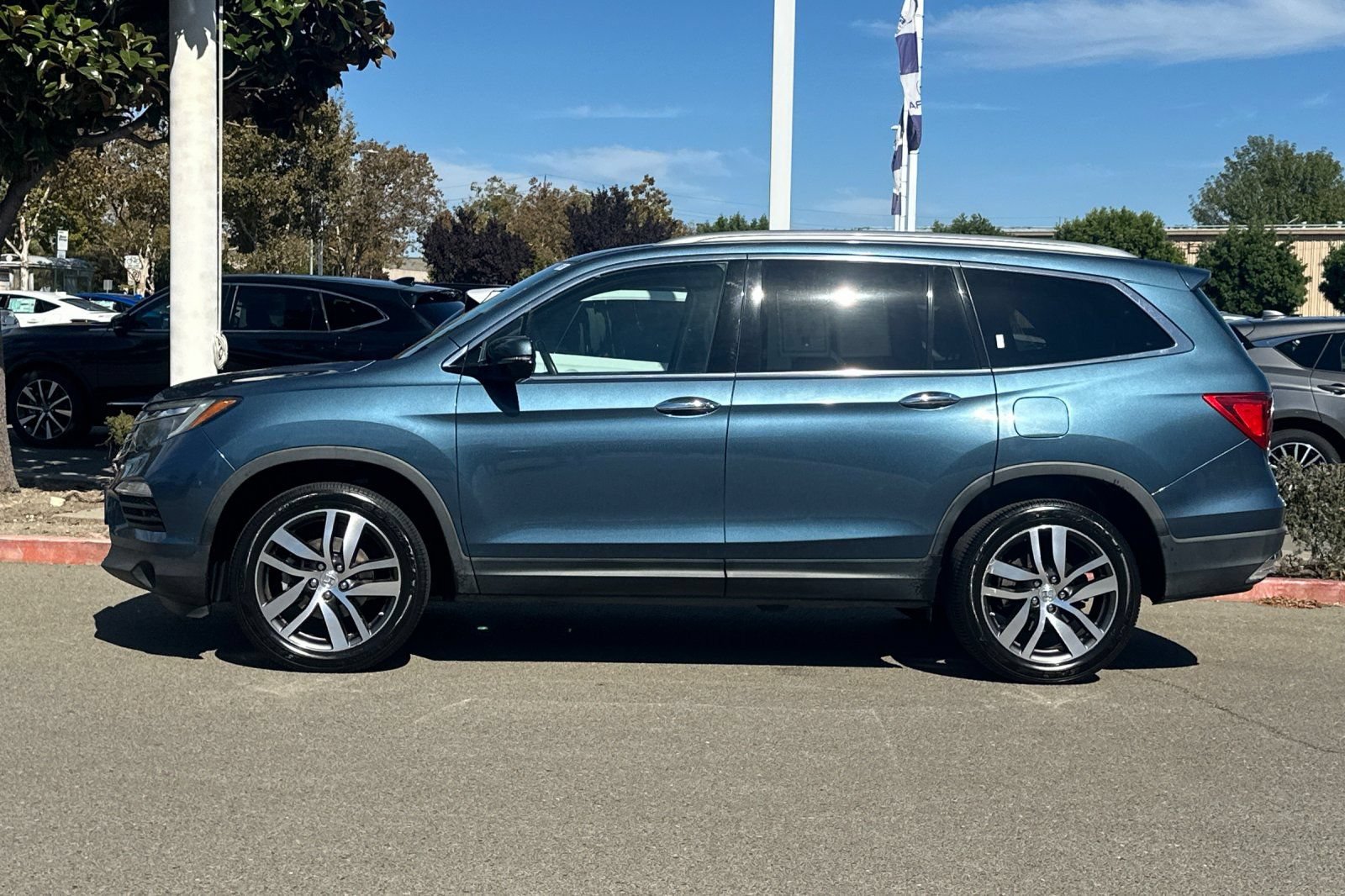 Used 2016 Honda Pilot Touring image 7