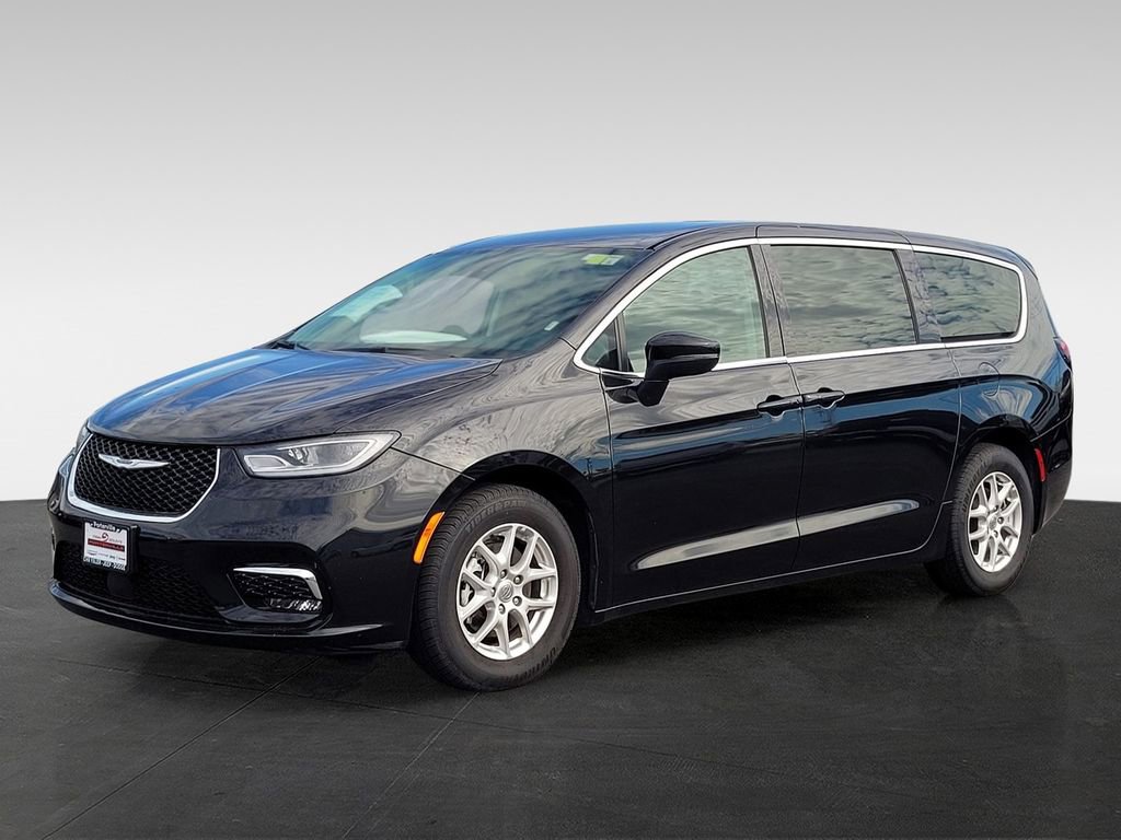 Used 2023 Chrysler Pacifica Touring-L image 8