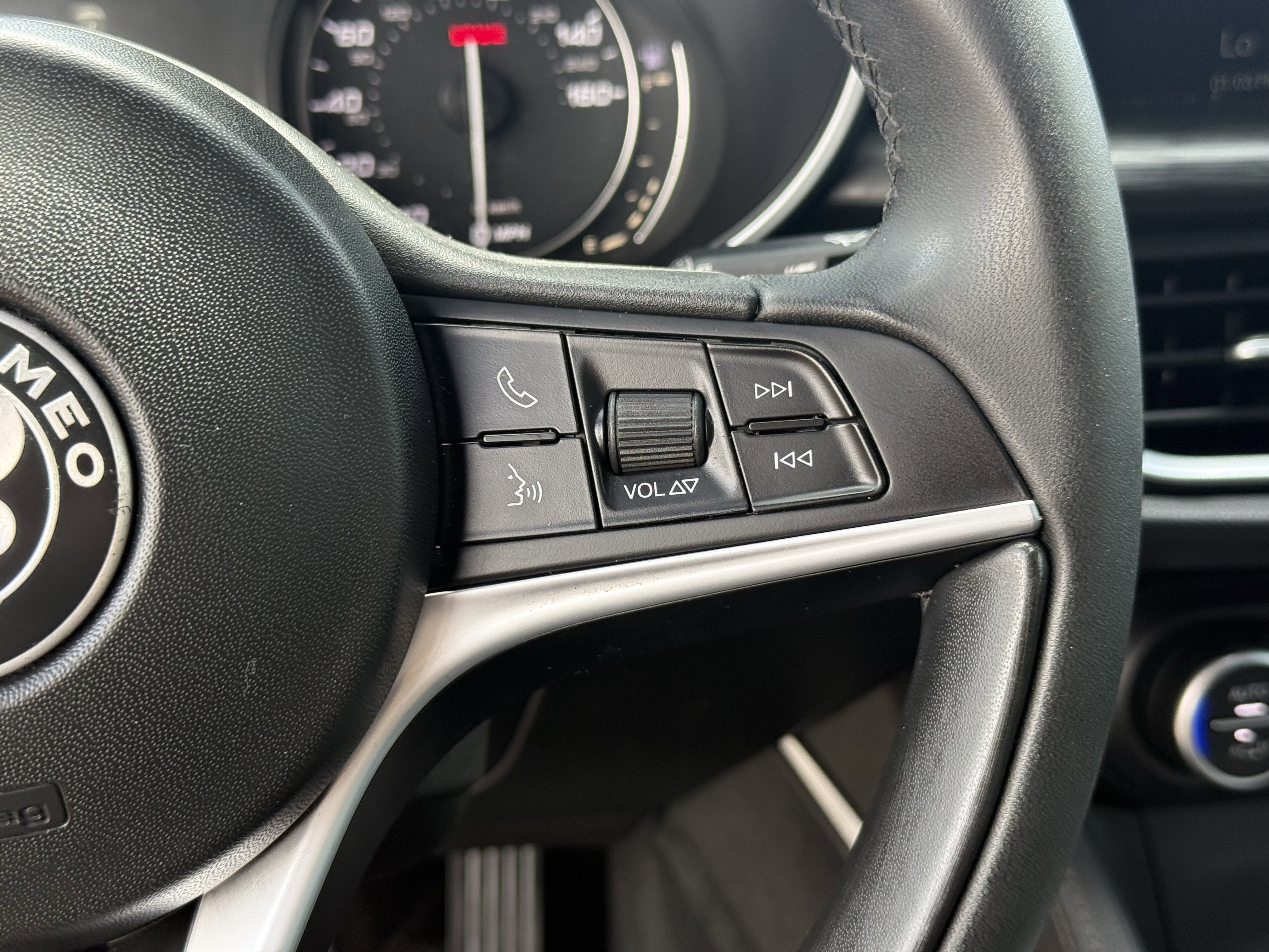 Used 2019 Alfa Romeo Stelvio image 17