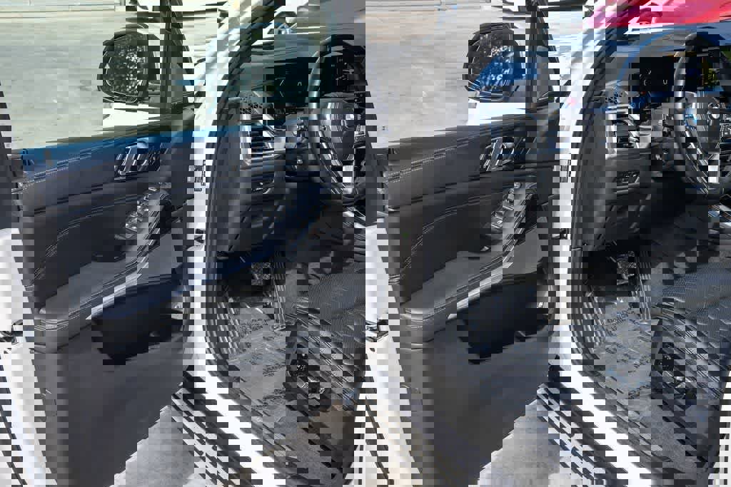 Used 2024 BMW X5 xDrive50e image 22