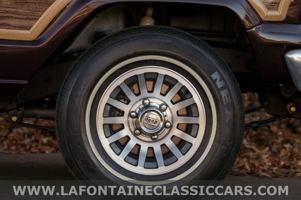 Used 1991 Jeep Grand Wagoneer image 13