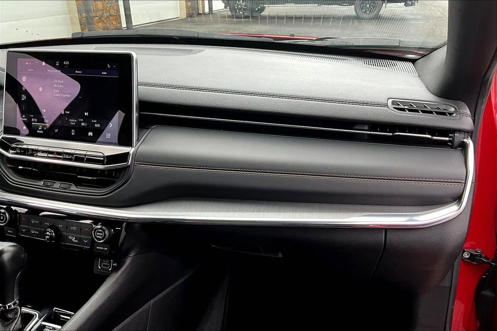 Used 2023 Jeep Compass Limited image 16