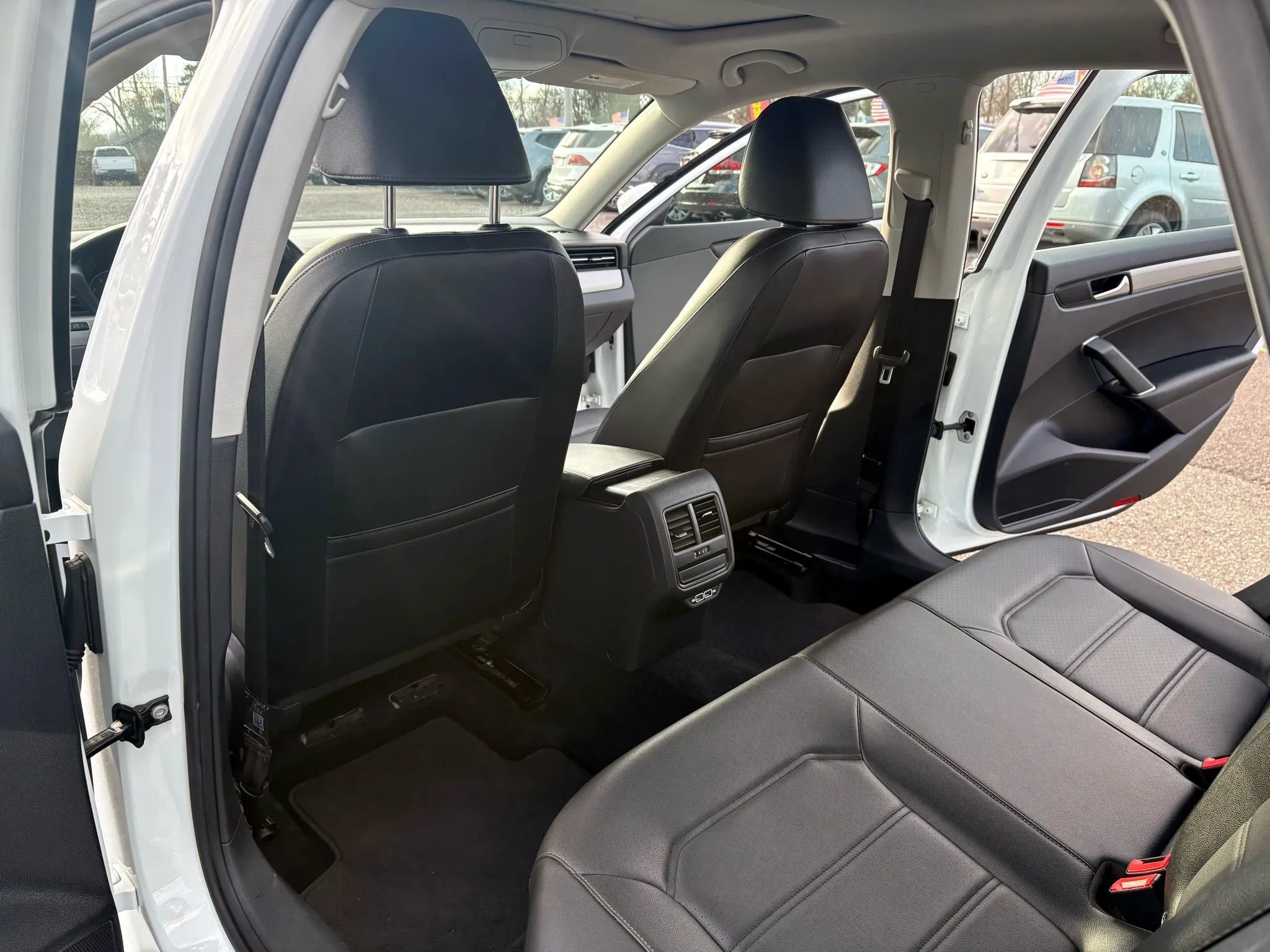 Used 2022 Volkswagen Passat 2.0T SE image 18