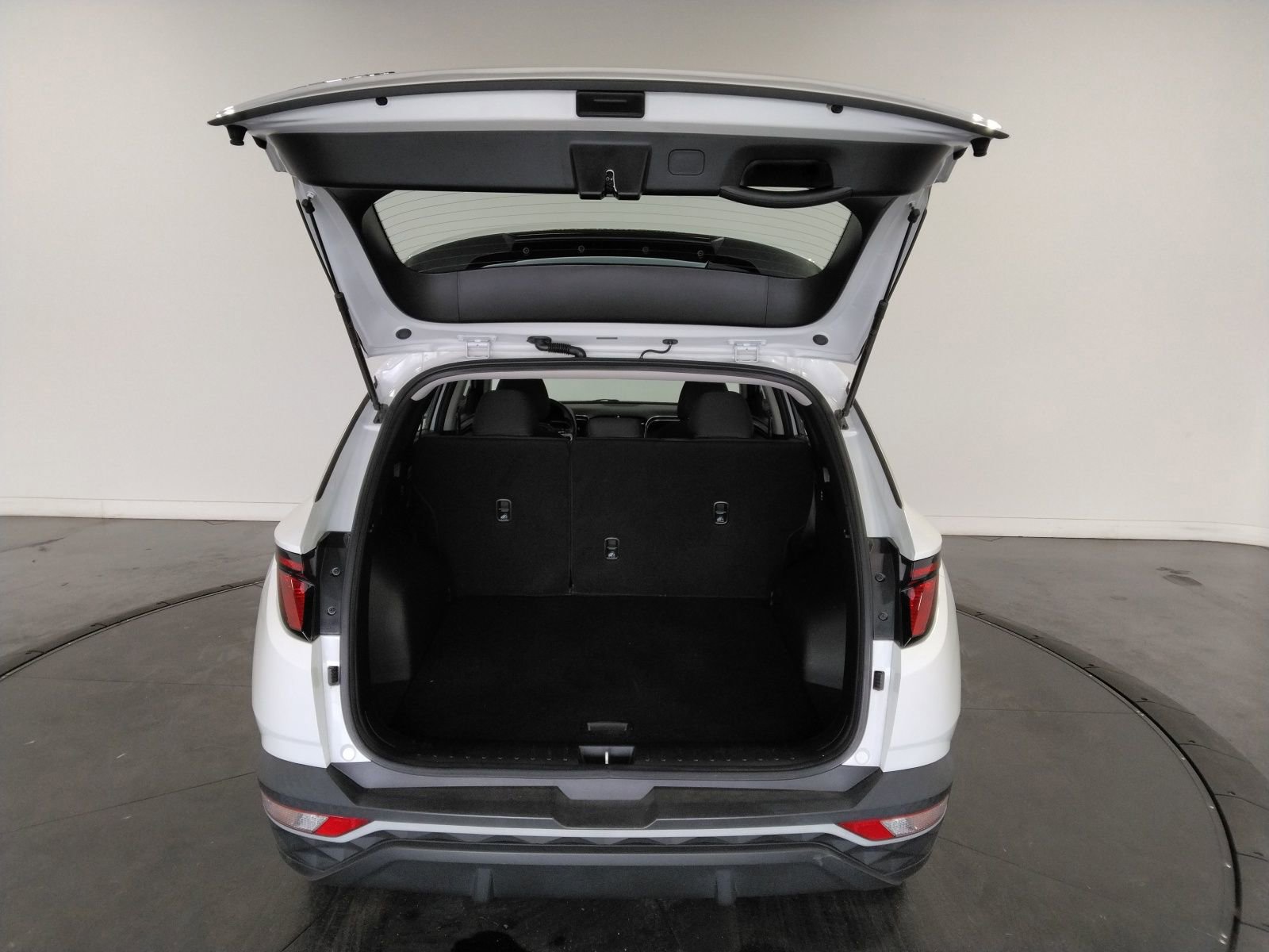 Used 2023 Hyundai Tucson SE image 8