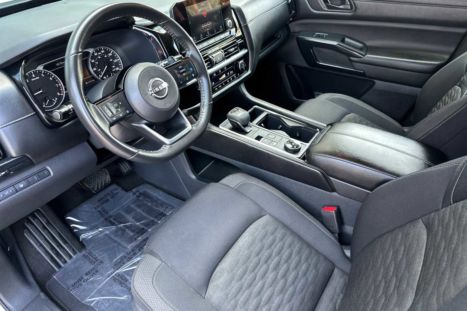 Used 2023 Nissan Pathfinder SV image 9