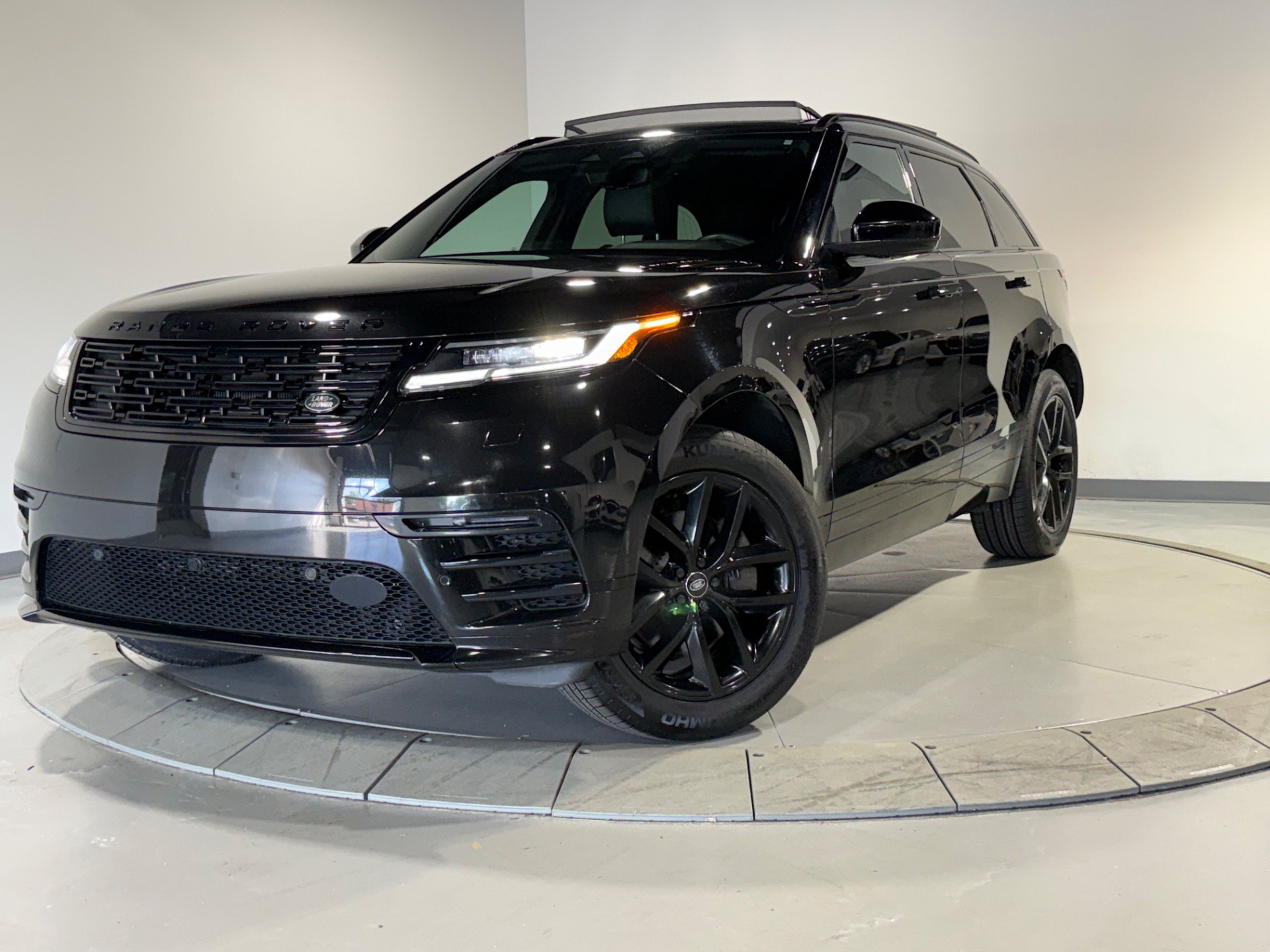 Used 2024 Land Rover Range Rover Velar Dynamic SE AWD/4WD image 1